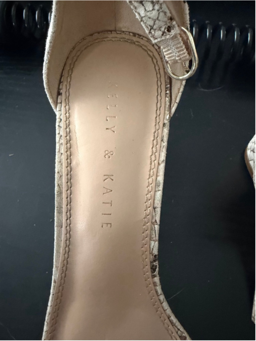 Women's Kelly & Katie Heels Size 7.5 Beige Black Snake Print - Picture 2 of 4